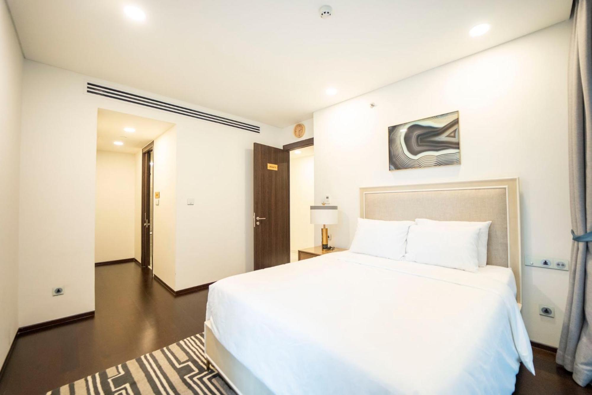 Serenity Saigon Sky - Free One Way Airport Shuttle Villa