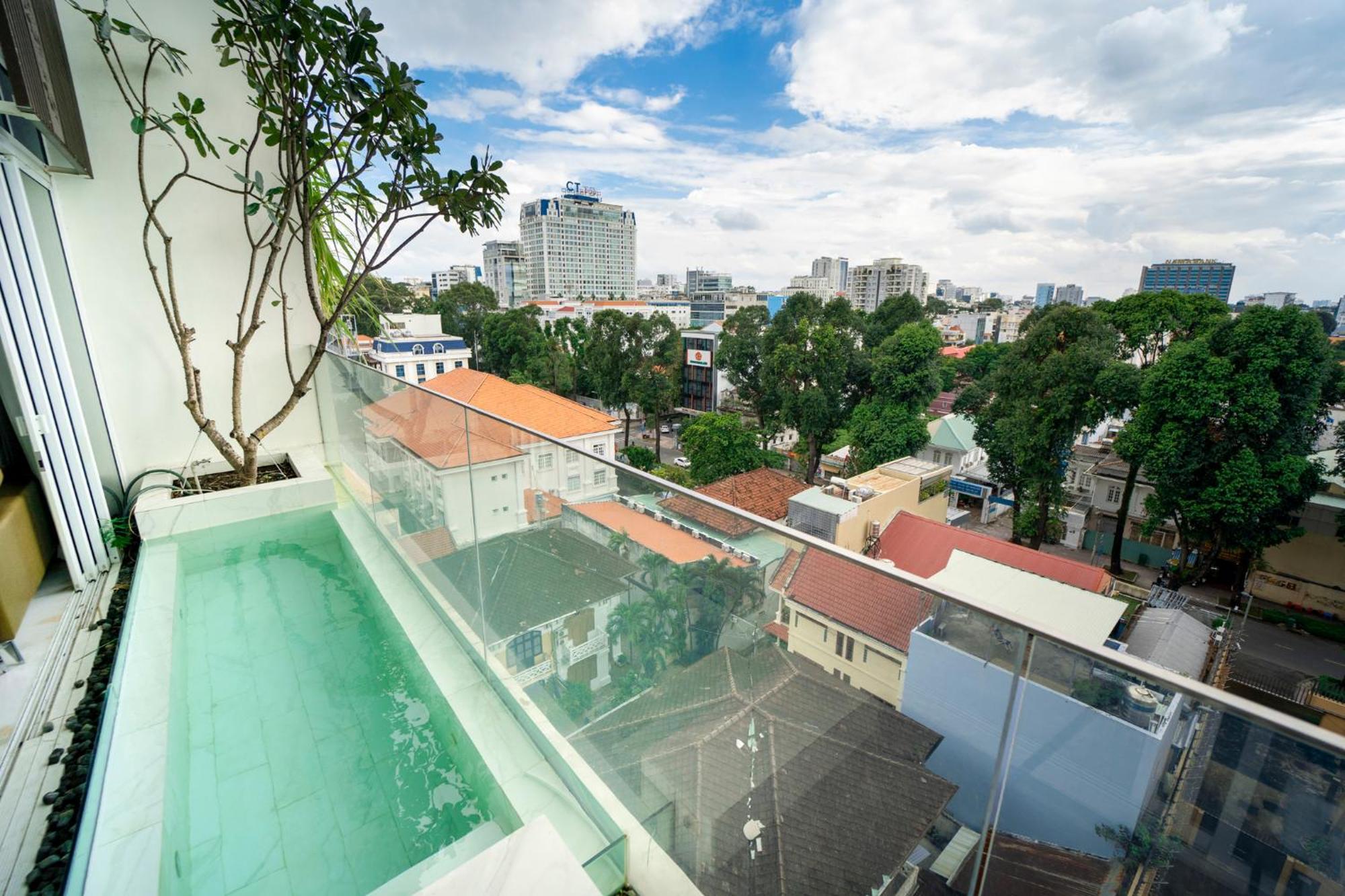 Serenity Saigon Sky - Free One Way Airport Shuttle Villa